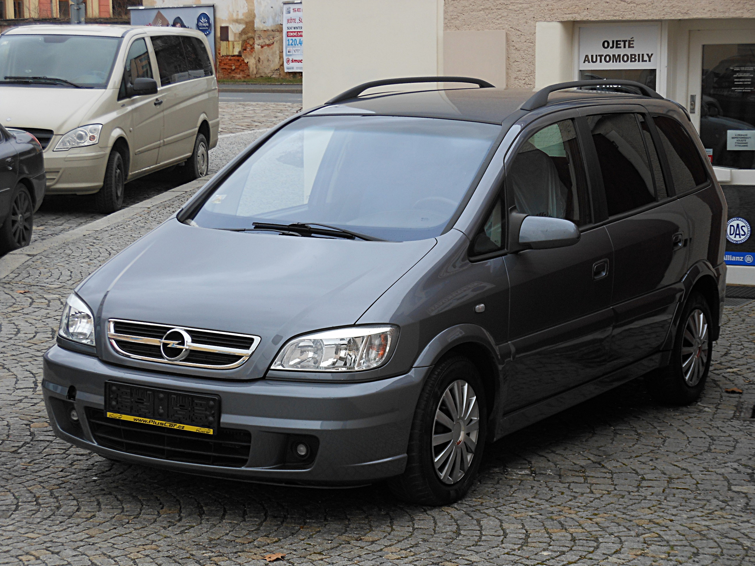 Opel Zafira OPC 002